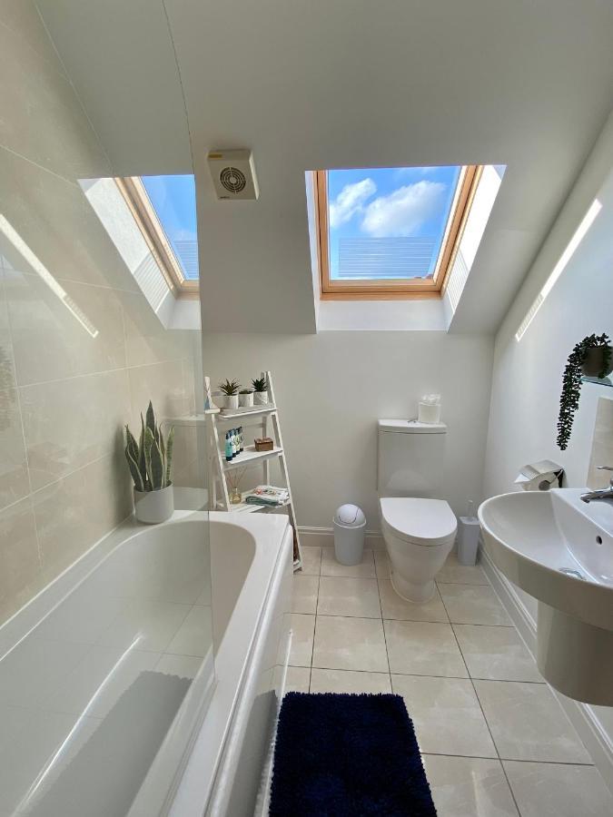 Swanage Holiday Penthouse Apartment, Moments From Beach And Town, On Site Parking, Fast Wifi, Sleeps Up To 6, Rated Exceptional Exterior foto