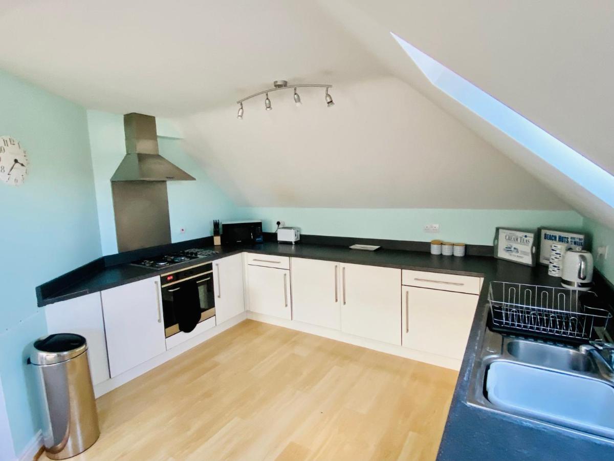 Swanage Holiday Penthouse Apartment, Moments From Beach And Town, On Site Parking, Fast Wifi, Sleeps Up To 6, Rated Exceptional Exterior foto